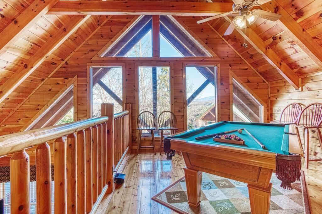 Solid Ground Lodge With Yard! Пиджен-Фордж Экстерьер фото