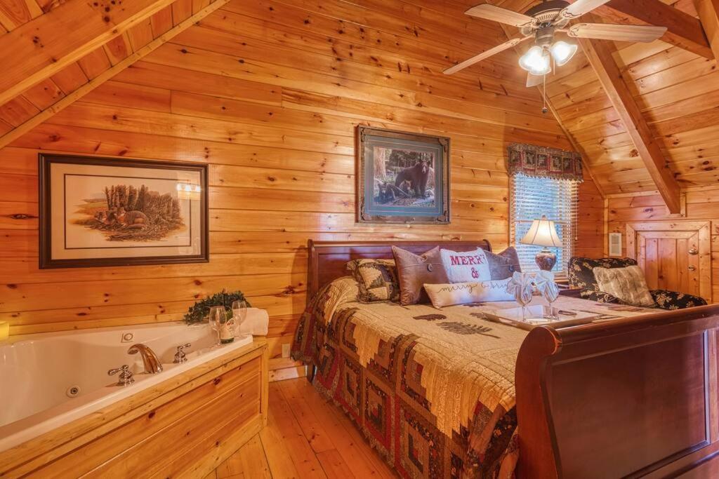 Solid Ground Lodge With Yard! Пиджен-Фордж Экстерьер фото