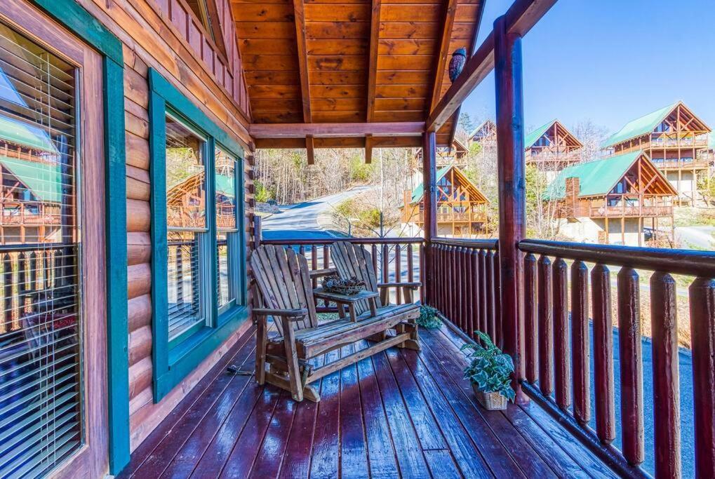Solid Ground Lodge With Yard! Пиджен-Фордж Экстерьер фото